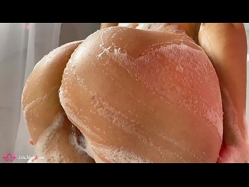 ❤️ Zeshkania masturbon pidhin me vibrator deri në orgazmë intensive në dush ❤ Vetëm porno tek ne ❌️
